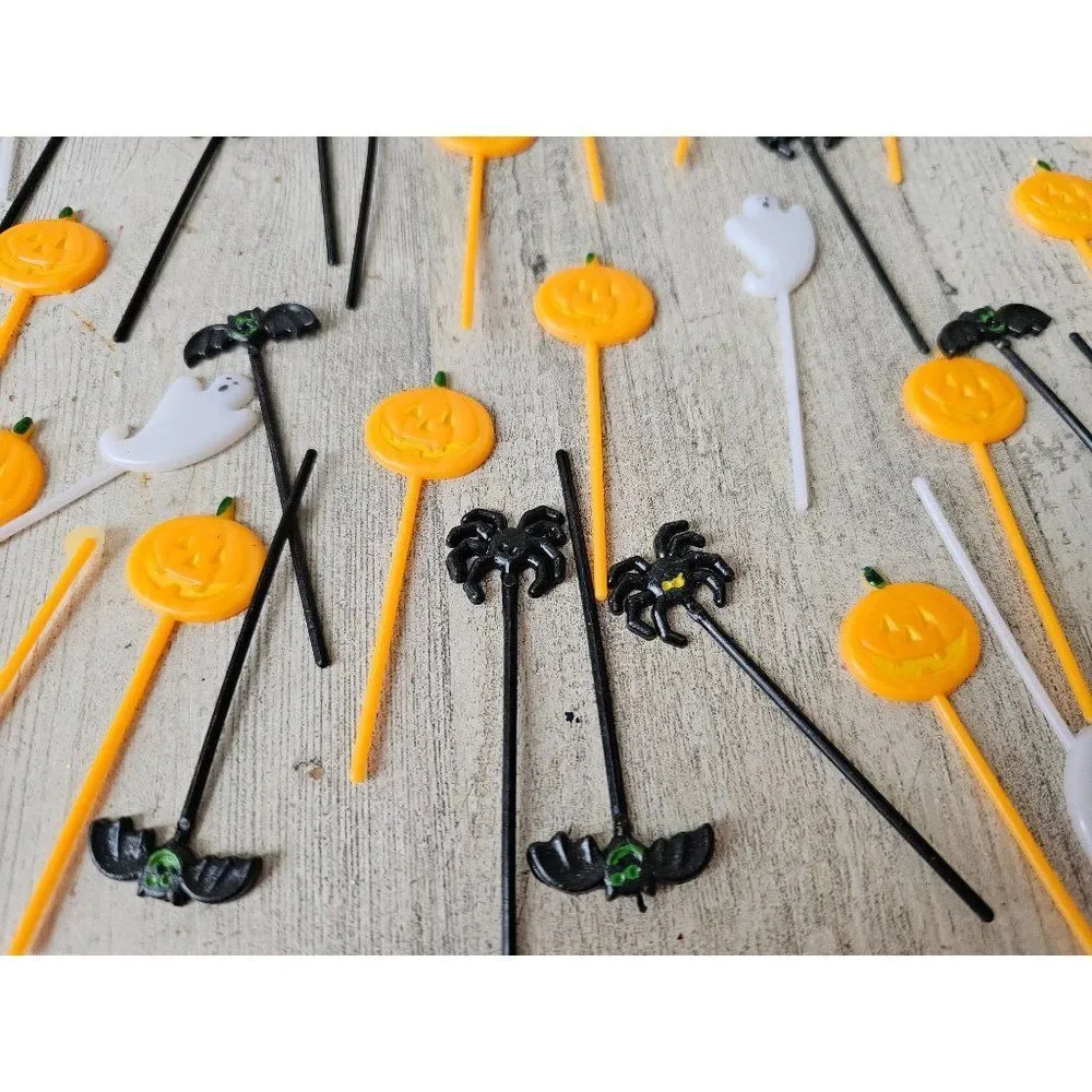 Vintage plastic cupcake cake Halloween pic pumpkin ghost bat spider set of 45‎